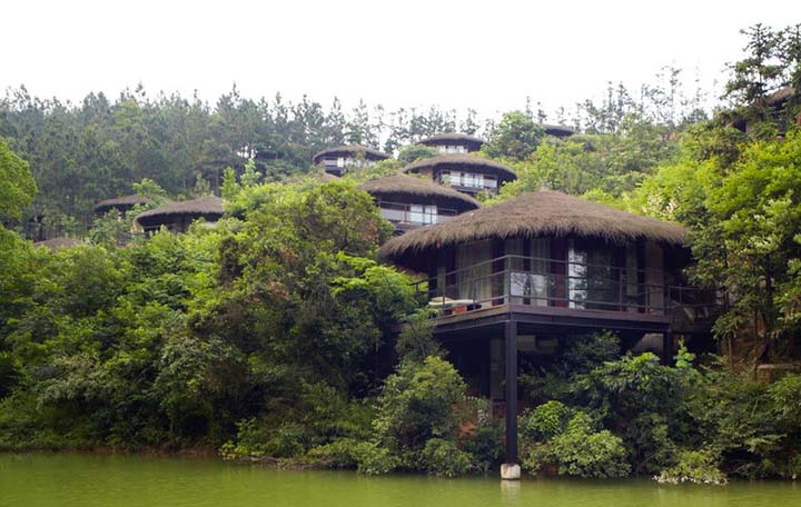度假地產(chǎn)項(xiàng)目旅游規(guī)劃設(shè)計(jì)院:裸心谷度假村夯土小屋
