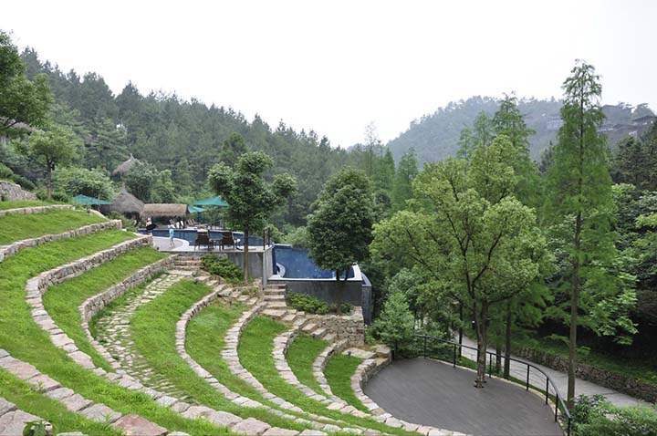 度假地產(chǎn)項(xiàng)目旅游規(guī)劃設(shè)計(jì)院:裸心谷度假村采用西式度假村配套