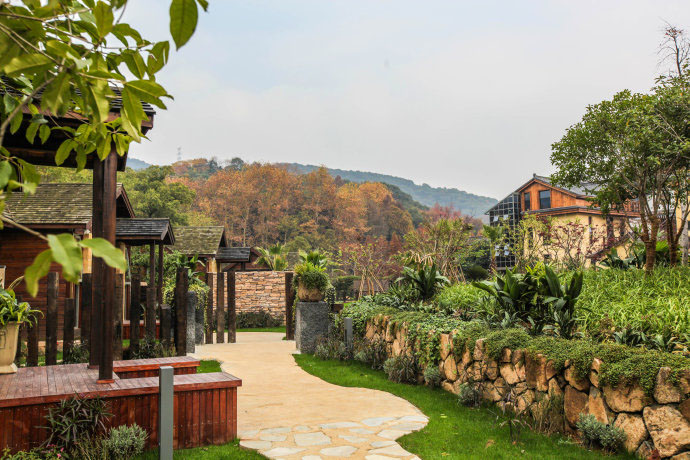 鄉(xiāng)村旅游規(guī)劃設(shè)計公司:熱土養(yǎng)生莊園旅游規(guī)劃之花園別墅