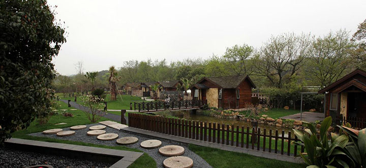 鄉(xiāng)村旅游規(guī)劃設(shè)計公司:熱土養(yǎng)生莊園旅游規(guī)劃之體現(xiàn)質(zhì)樸風(fēng)格的園林小品