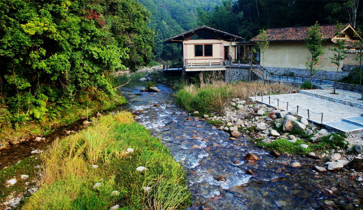 森林旅游規(guī)劃公司:十字水度假村旅游規(guī)劃的別墅多臨溪而建