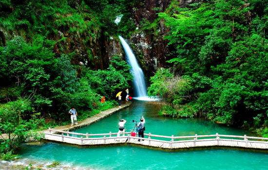 《2016年中國(guó)避暑旅游縱覽》:國(guó)內(nèi)旅游人數(shù)超11億 避暑是主旋律